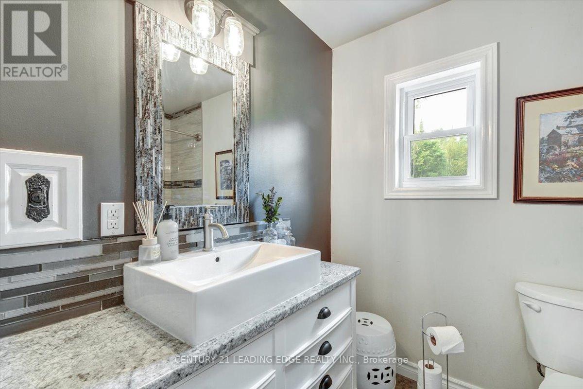 281 Crawford Road, Bancroft (Dungannon Ward), Ontario  K0L 2L0 - Photo 19 - X12293197