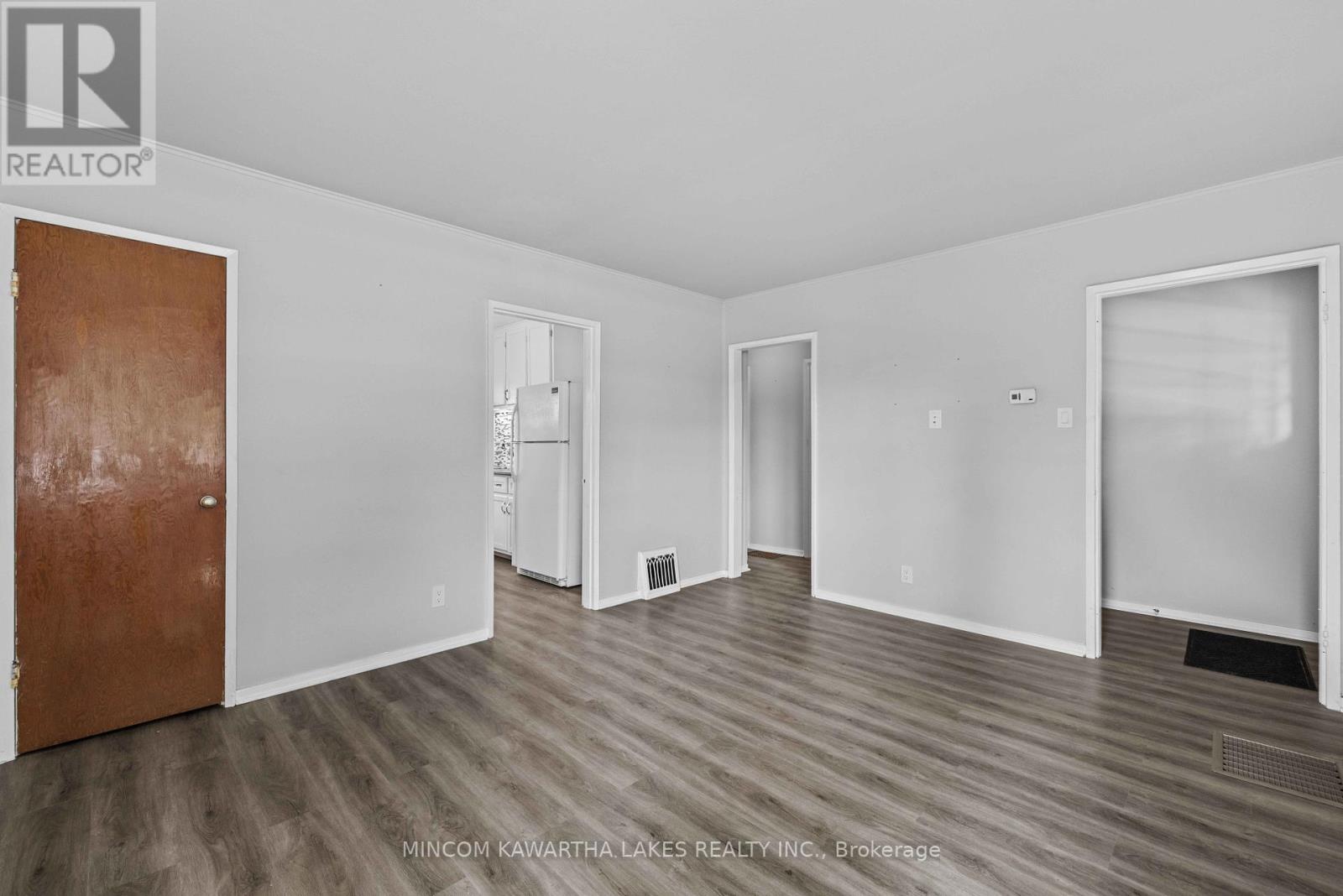 632 Gillespie Avenue, Peterborough South (West), Ontario  K9J 4B6 - Photo 10 - X12293511