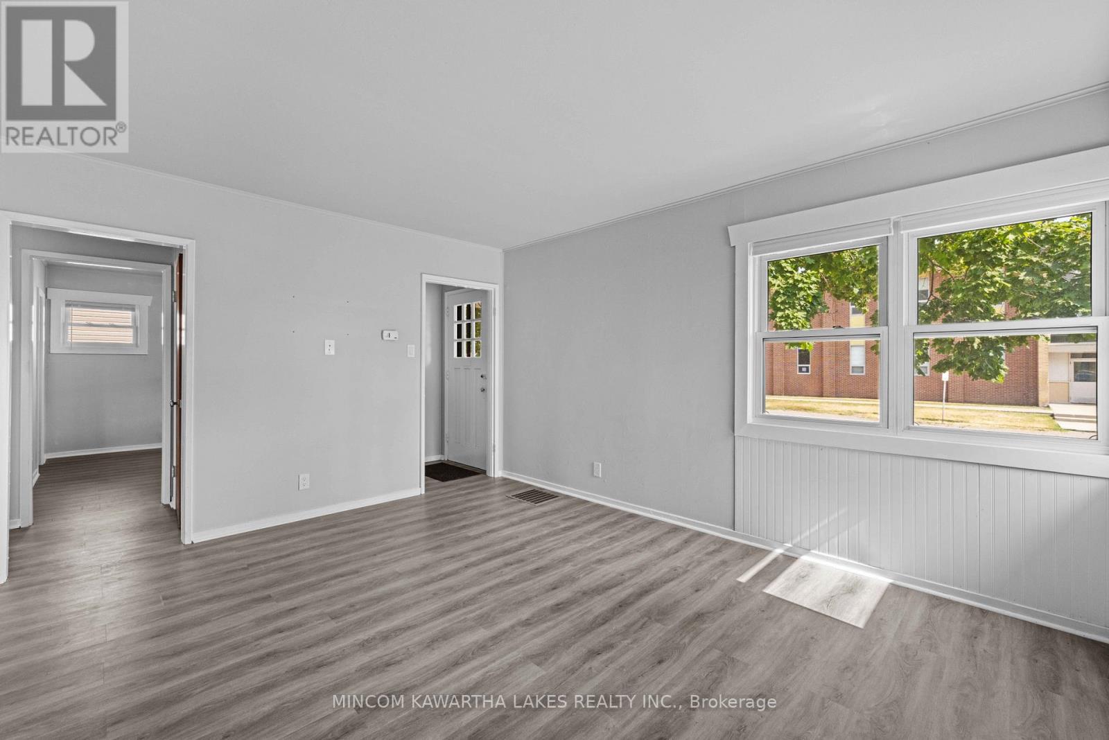 632 Gillespie Avenue, Peterborough South (West), Ontario  K9J 4B6 - Photo 11 - X12293511
