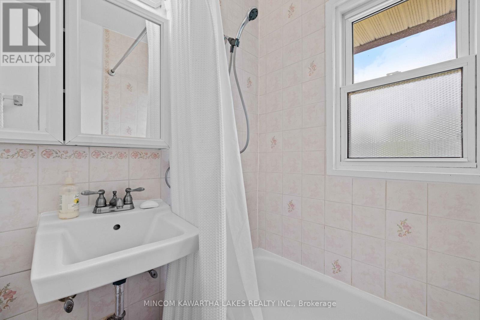 632 Gillespie Avenue, Peterborough South (West), Ontario  K9J 4B6 - Photo 20 - X12293511