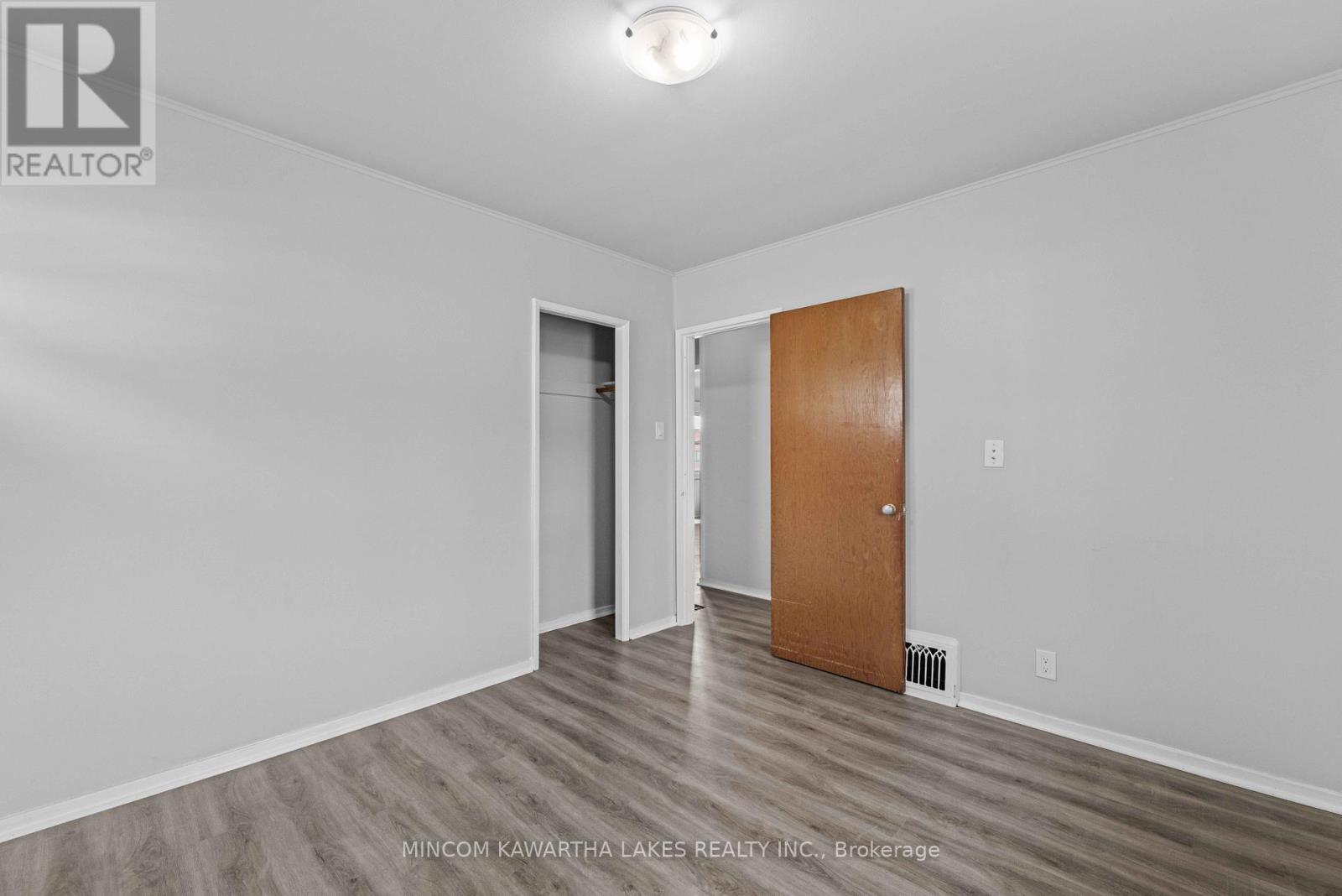 632 Gillespie Avenue, Peterborough South (West), Ontario  K9J 4B6 - Photo 21 - X12293511