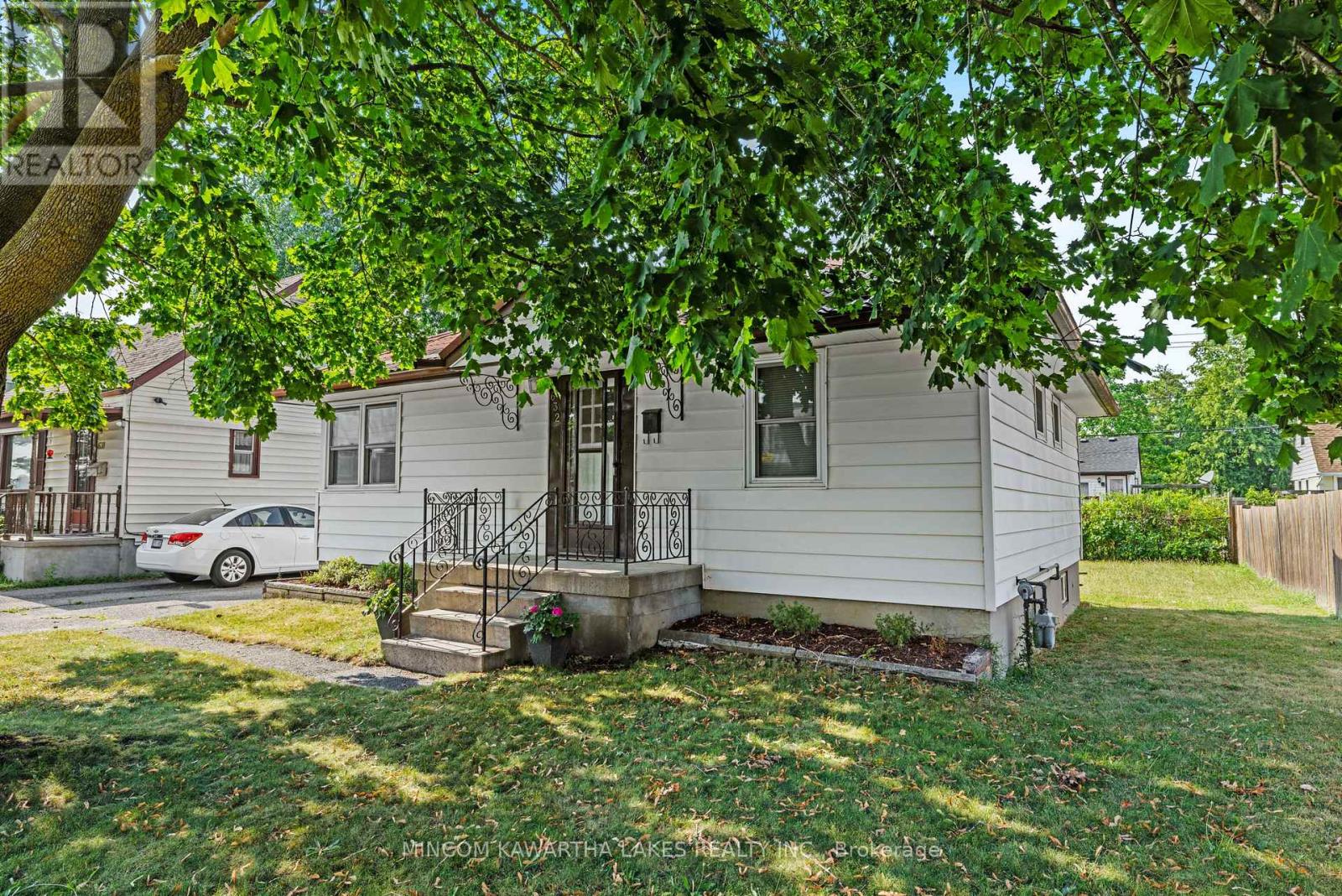 632 Gillespie Avenue, Peterborough South (West), Ontario  K9J 4B6 - Photo 3 - X12293511