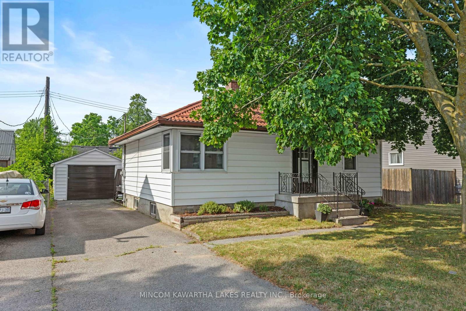 632 Gillespie Avenue, Peterborough South (West), Ontario  K9J 4B6 - Photo 4 - X12293511