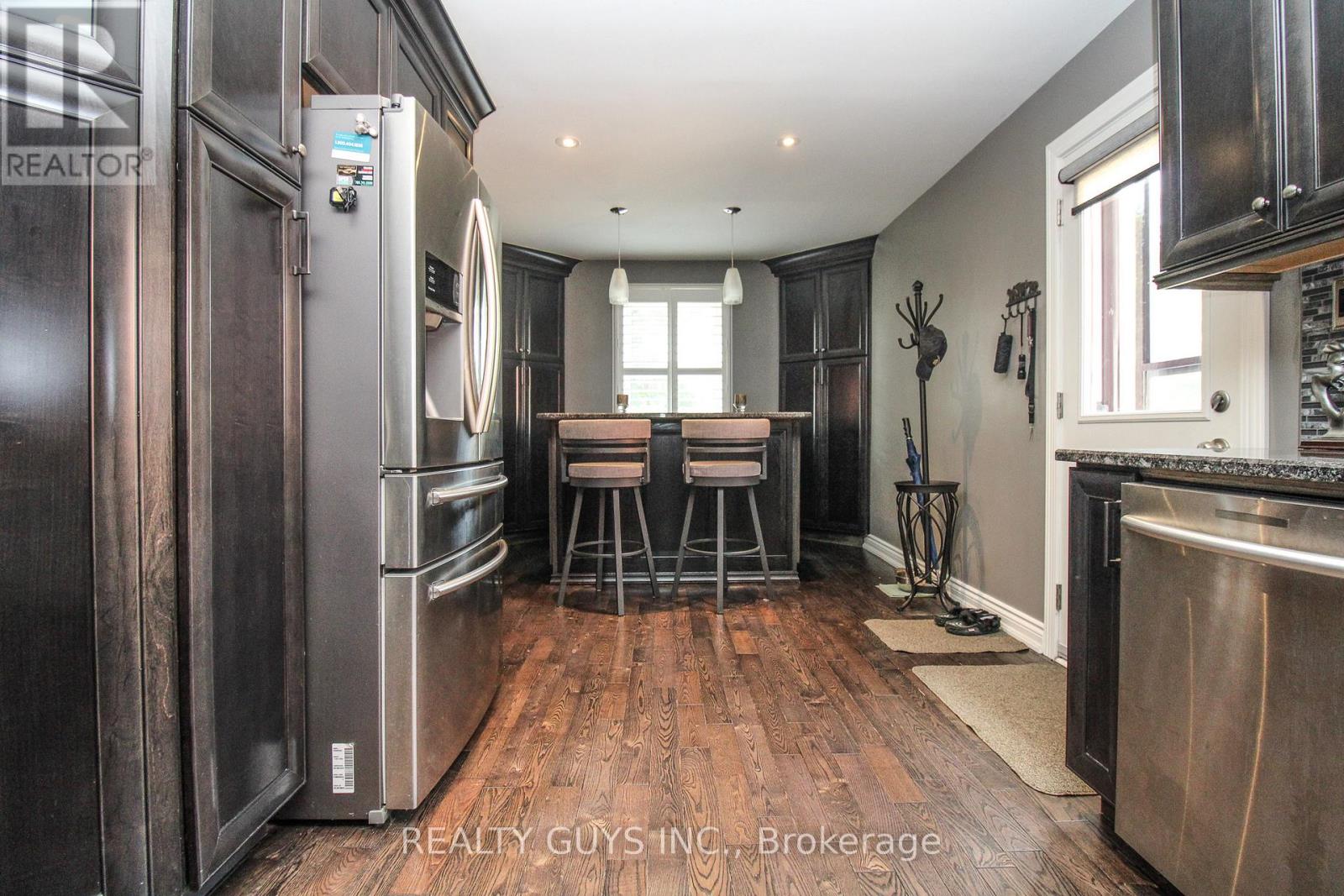 205 Shelbourne Street, Peterborough North (South), Ontario  K9H 5K3 - Photo 21 - X12293543