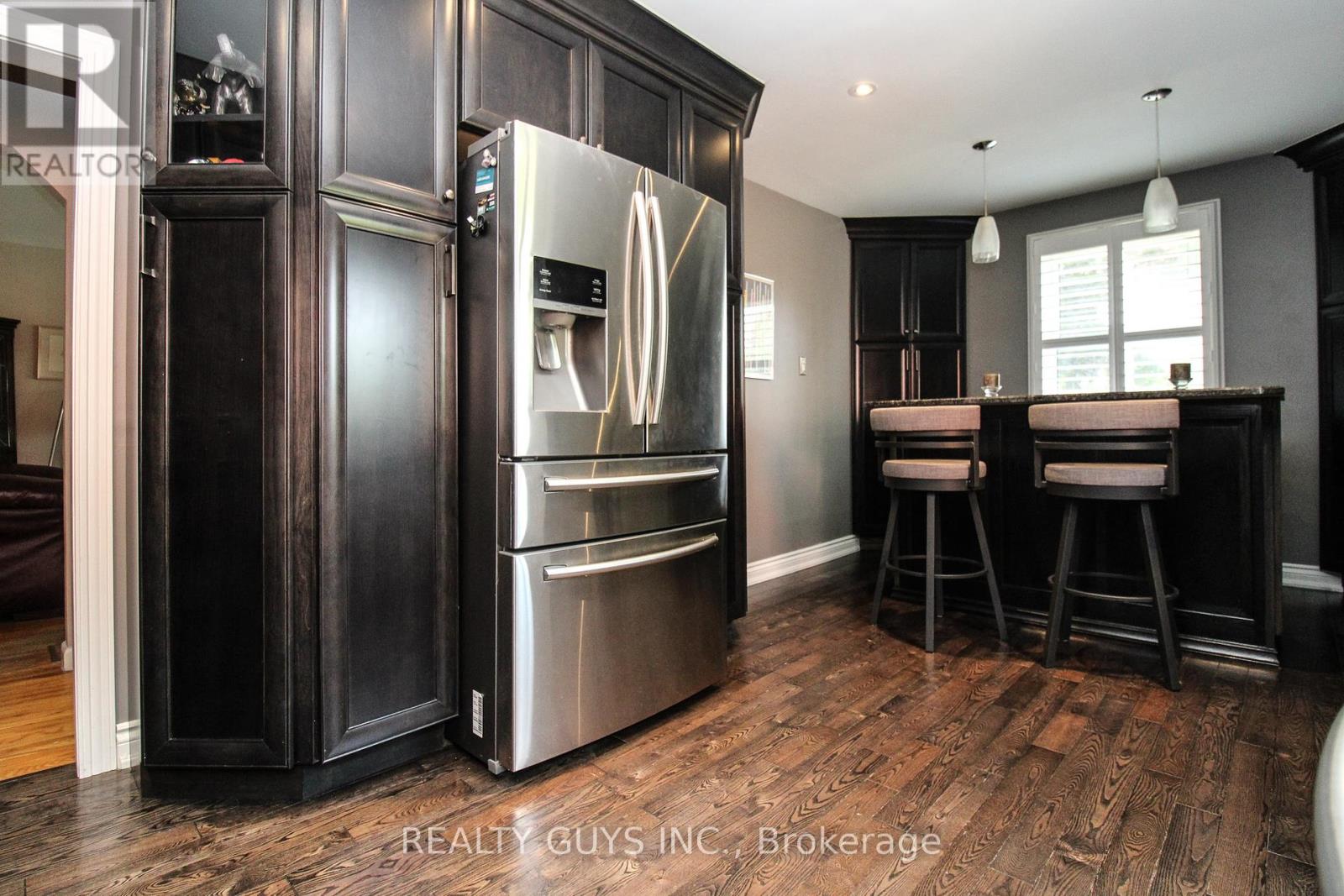 205 Shelbourne Street, Peterborough North (South), Ontario  K9H 5K3 - Photo 24 - X12293543