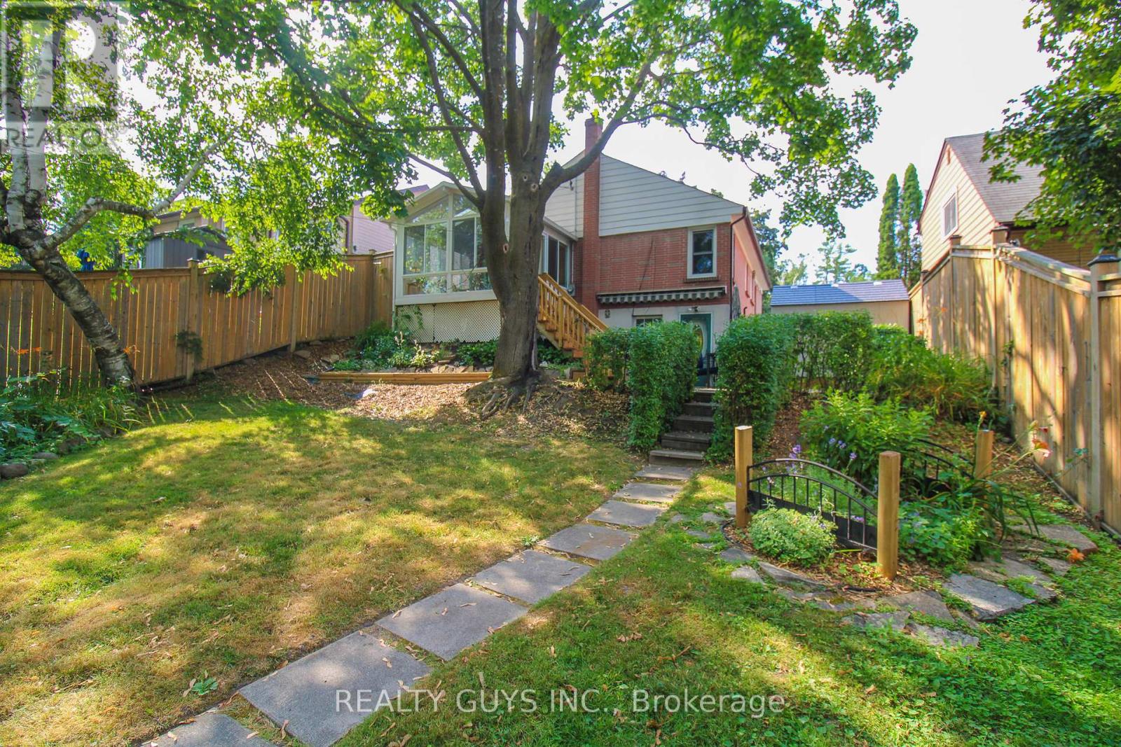 205 Shelbourne Street, Peterborough North (South), Ontario  K9H 5K3 - Photo 6 - X12293543