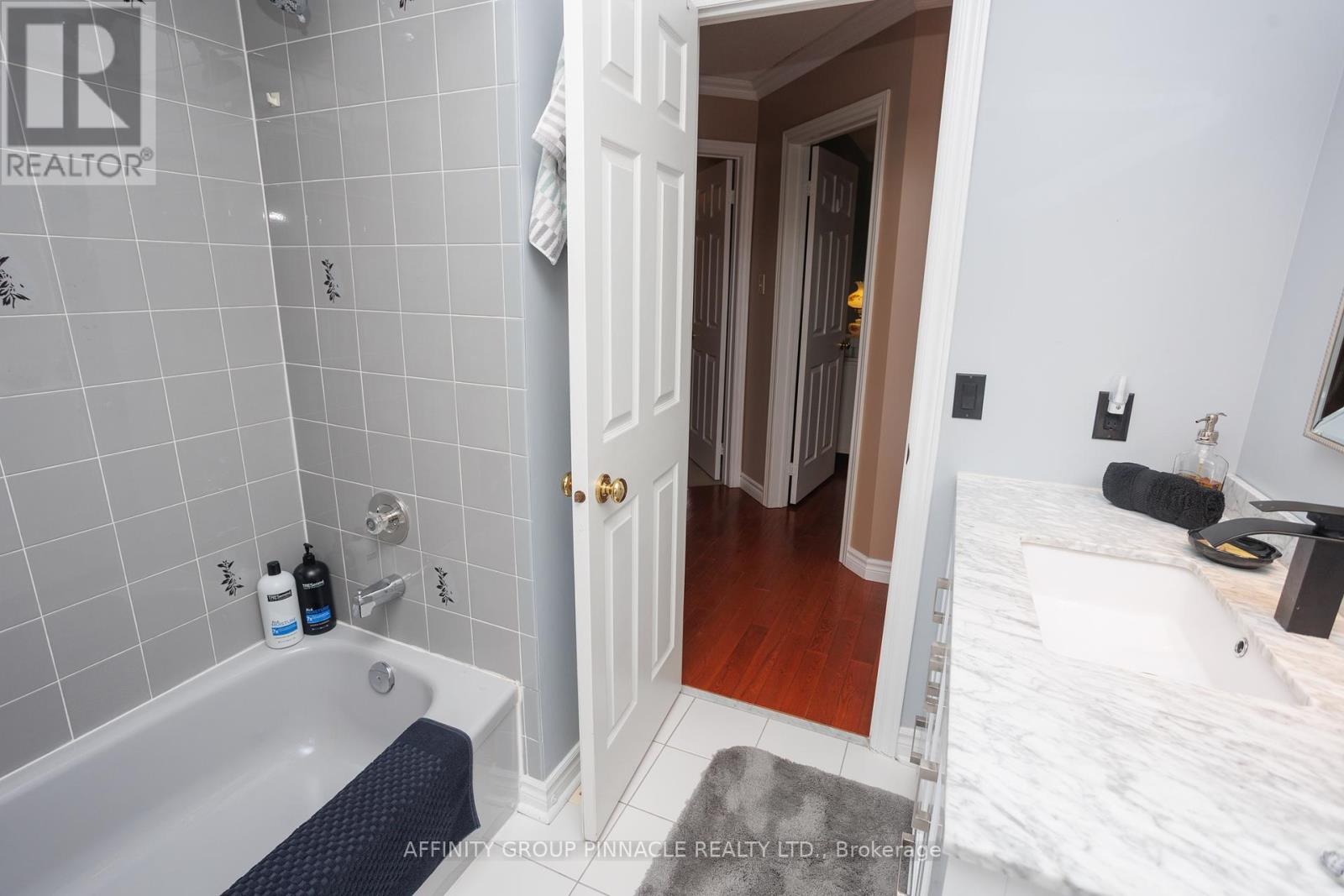 20 Olympia Court, Kawartha Lakes (Lindsay), Ontario  K9V 6C8 - Photo 35 - X12293601
