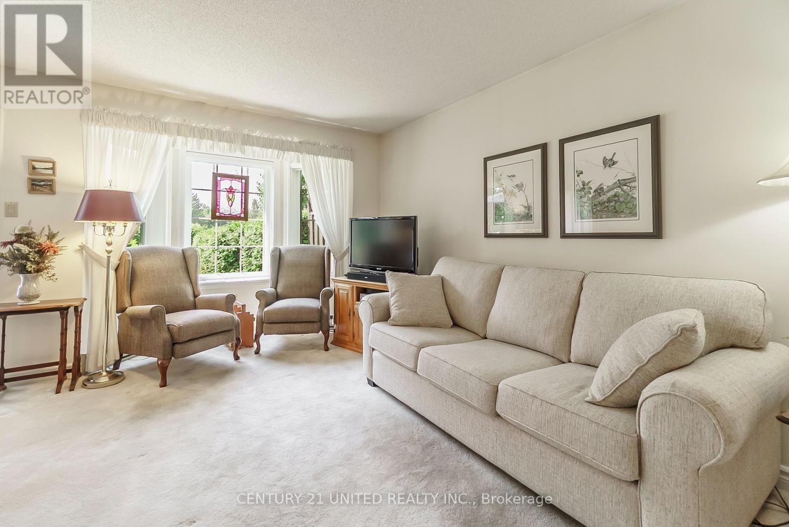 2 - 680 Whitaker Street, Peterborough East (North), Ontario  K9H 7J9 - Photo 4 - X12293866