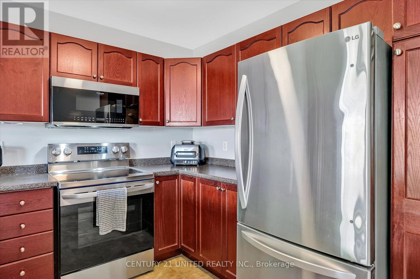610 Clancy Crescent, Peterborough West (South), Ontario  K9K 2S2 - Photo 10 - X12293915