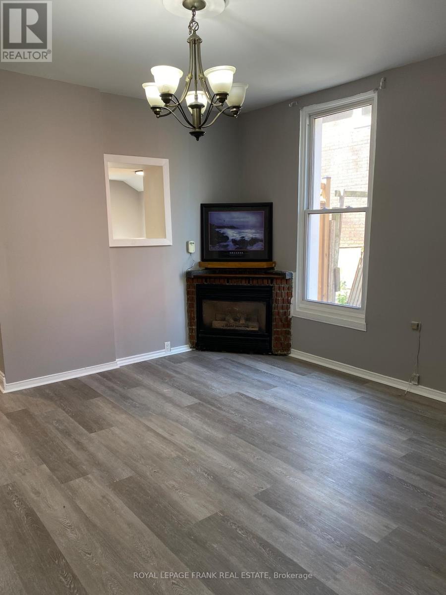 297 Sherbrooke Street, Peterborough Central (North), Ontario  K9J 2N7 - Photo 4 - X12293971