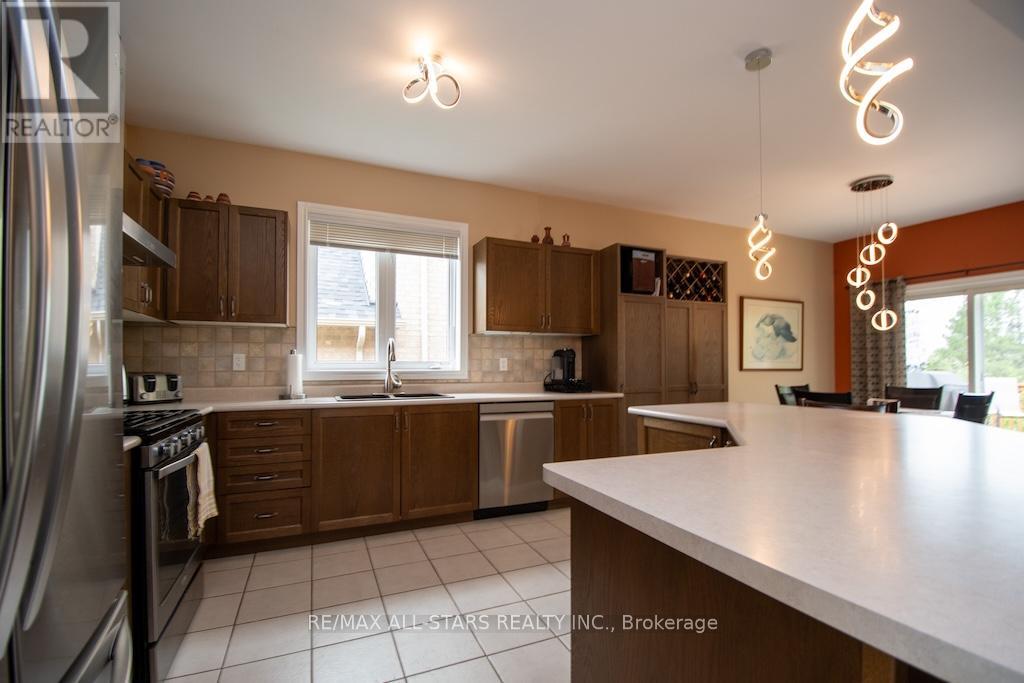 28 Ellis Crescent, Kawartha Lakes (Lindsay), Ontario  K9V 0A5 - Photo 12 - X12294002