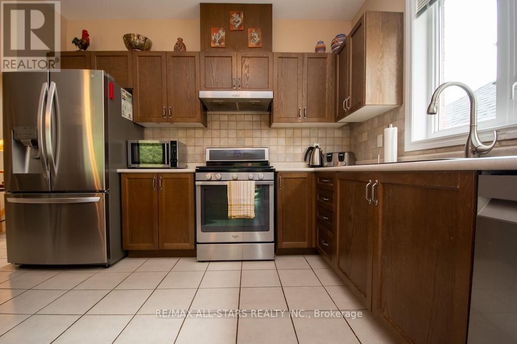28 Ellis Crescent, Kawartha Lakes (Lindsay), Ontario  K9V 0A5 - Photo 13 - X12294002