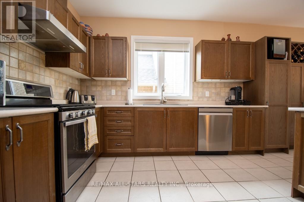28 Ellis Crescent, Kawartha Lakes (Lindsay), Ontario  K9V 0A5 - Photo 15 - X12294002