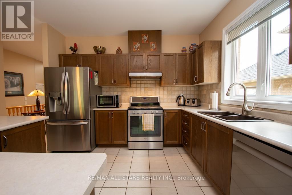 28 Ellis Crescent, Kawartha Lakes (Lindsay), Ontario  K9V 0A5 - Photo 16 - X12294002