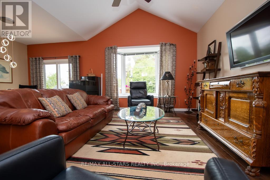 28 Ellis Crescent, Kawartha Lakes (Lindsay), Ontario  K9V 0A5 - Photo 19 - X12294002