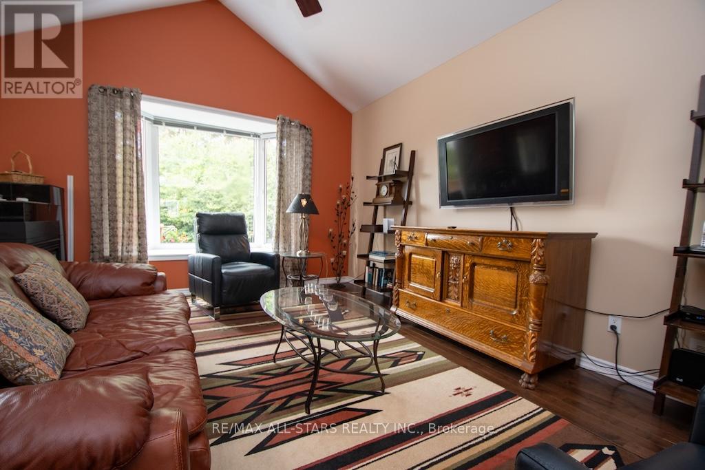 28 Ellis Crescent, Kawartha Lakes (Lindsay), Ontario  K9V 0A5 - Photo 20 - X12294002