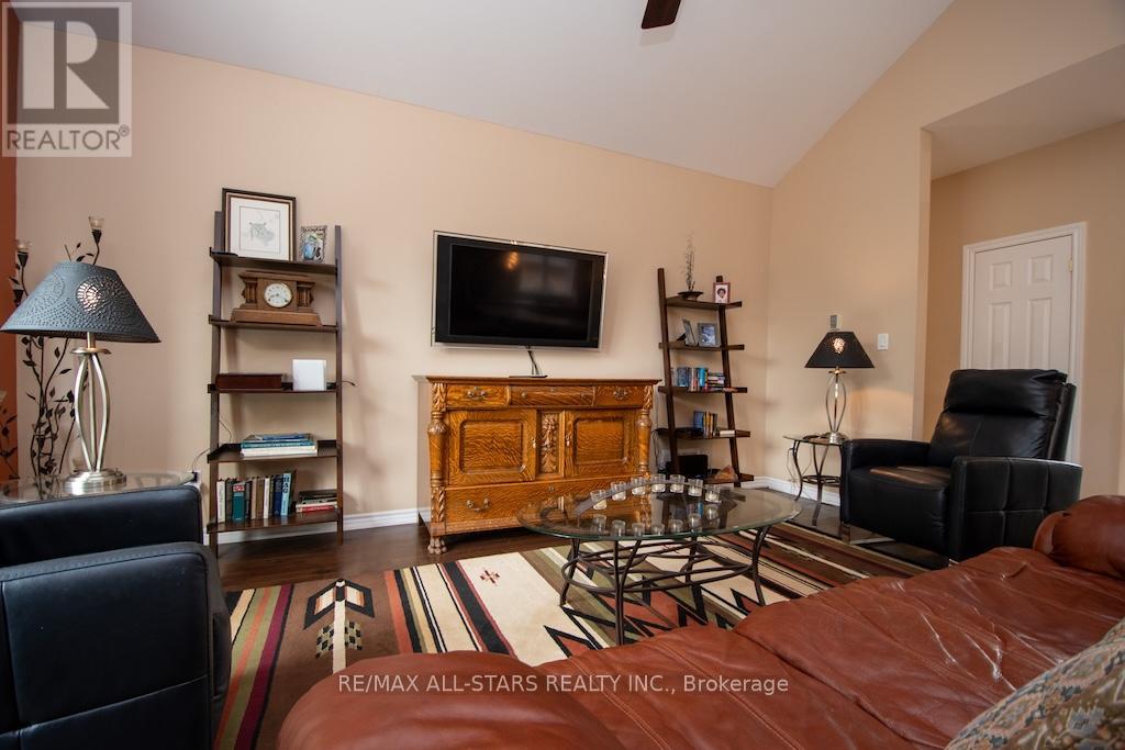 28 Ellis Crescent, Kawartha Lakes (Lindsay), Ontario  K9V 0A5 - Photo 21 - X12294002