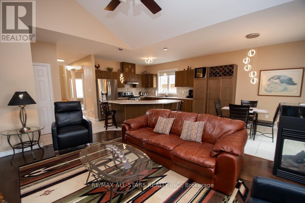 28 Ellis Crescent, Kawartha Lakes (Lindsay), Ontario  K9V 0A5 - Photo 22 - X12294002