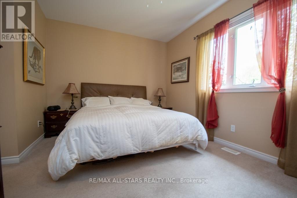 28 Ellis Crescent, Kawartha Lakes (Lindsay), Ontario  K9V 0A5 - Photo 23 - X12294002