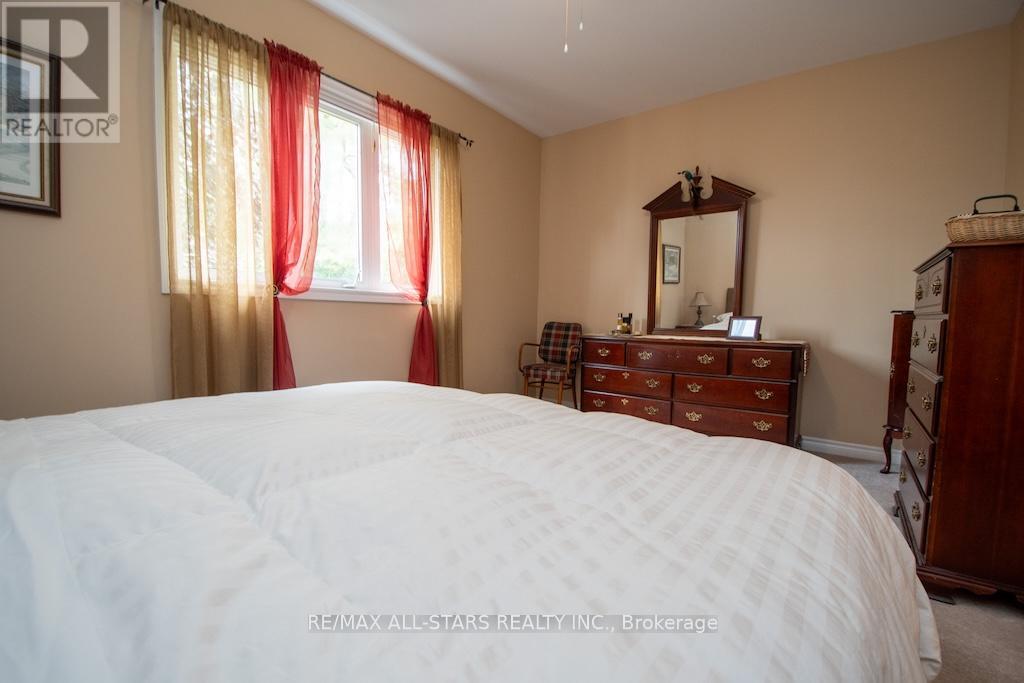 28 Ellis Crescent, Kawartha Lakes (Lindsay), Ontario  K9V 0A5 - Photo 24 - X12294002
