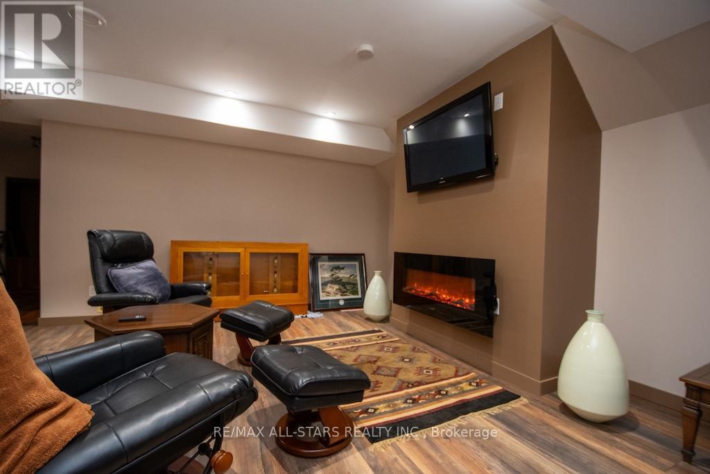 28 Ellis Crescent, Kawartha Lakes (Lindsay), Ontario  K9V 0A5 - Photo 29 - X12294002