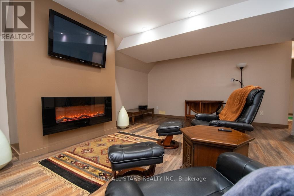 28 Ellis Crescent, Kawartha Lakes (Lindsay), Ontario  K9V 0A5 - Photo 30 - X12294002
