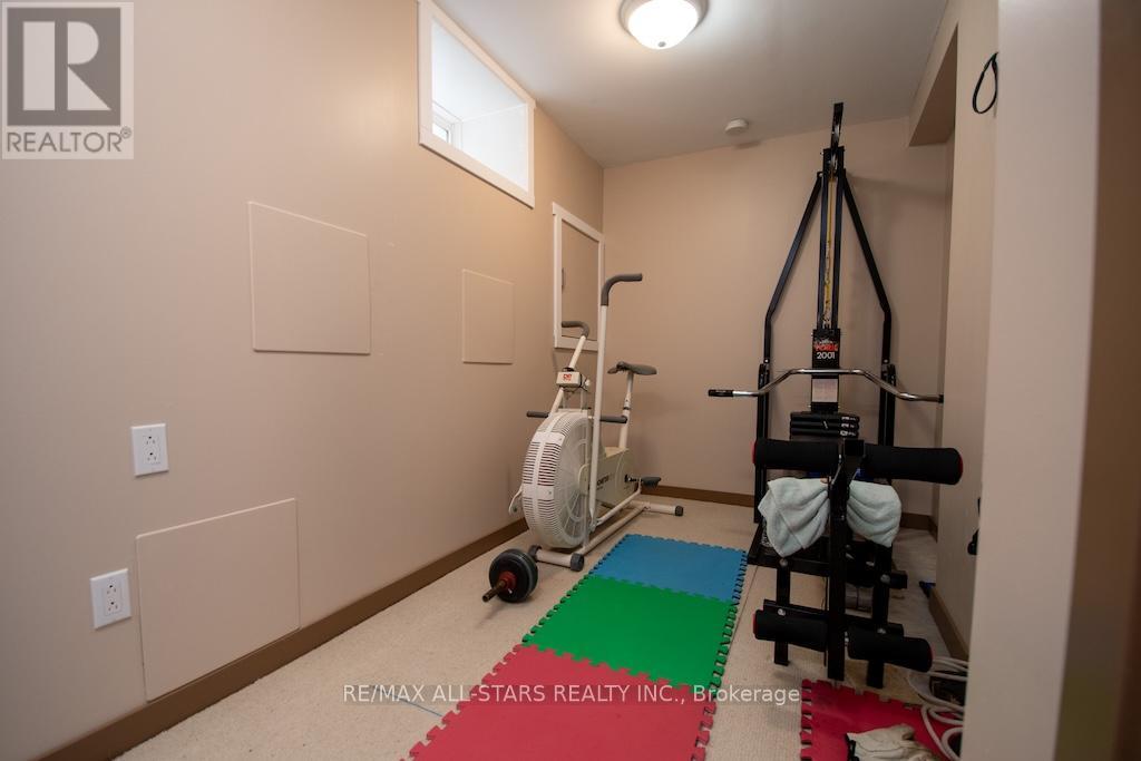 28 Ellis Crescent, Kawartha Lakes (Lindsay), Ontario  K9V 0A5 - Photo 31 - X12294002