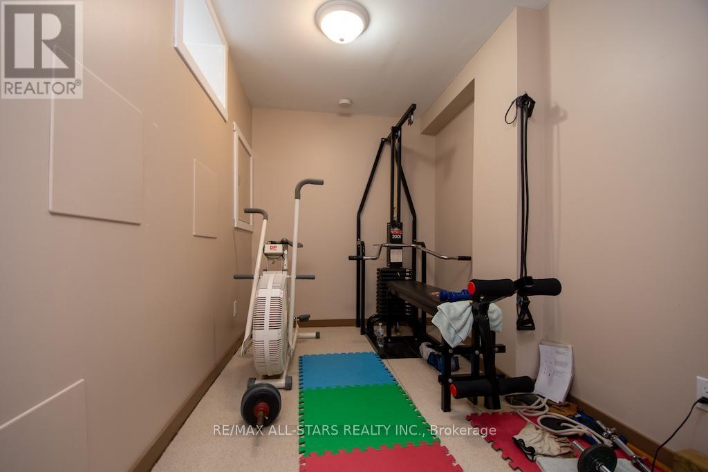 28 Ellis Crescent, Kawartha Lakes (Lindsay), Ontario  K9V 0A5 - Photo 32 - X12294002