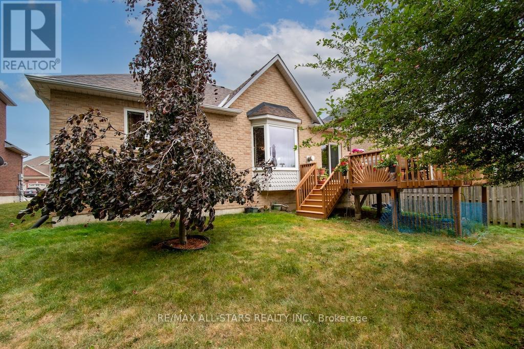 28 Ellis Crescent, Kawartha Lakes (Lindsay), Ontario  K9V 0A5 - Photo 38 - X12294002