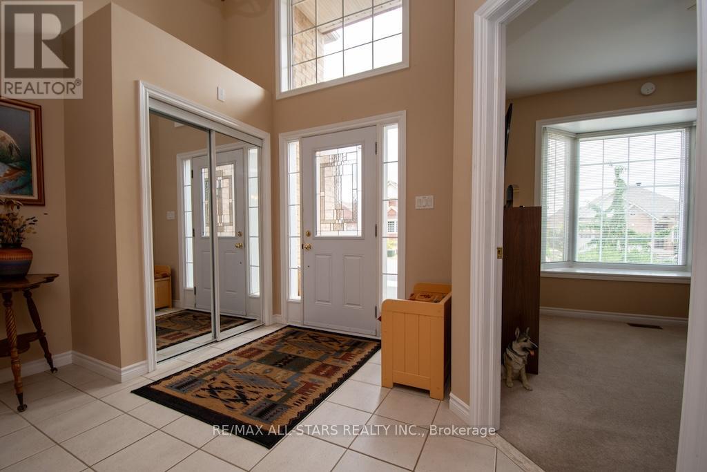 28 Ellis Crescent, Kawartha Lakes (Lindsay), Ontario  K9V 0A5 - Photo 4 - X12294002