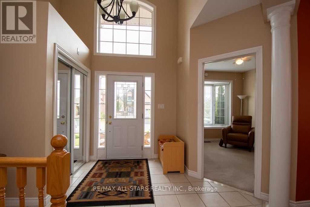 28 Ellis Crescent, Kawartha Lakes (Lindsay), Ontario  K9V 0A5 - Photo 5 - X12294002