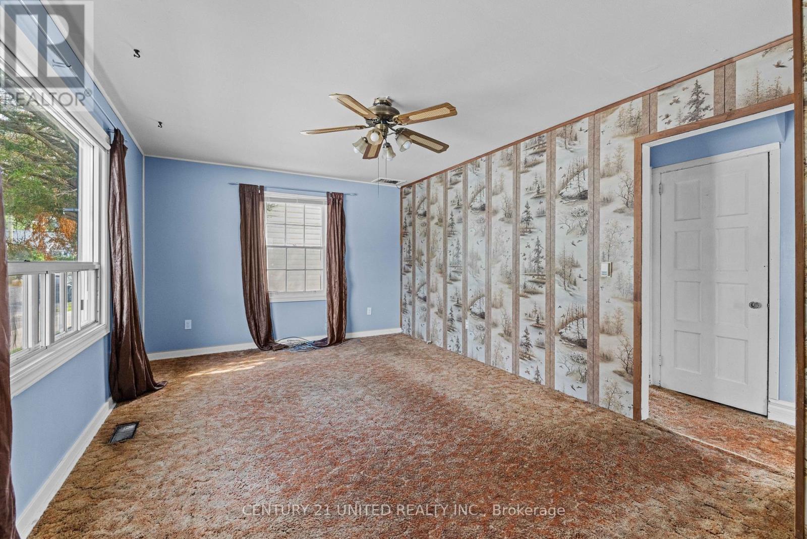 249 Woodbine Avenue, Peterborough East (Central), Ontario  K9H 1N8 - Photo 3 - X12294250
