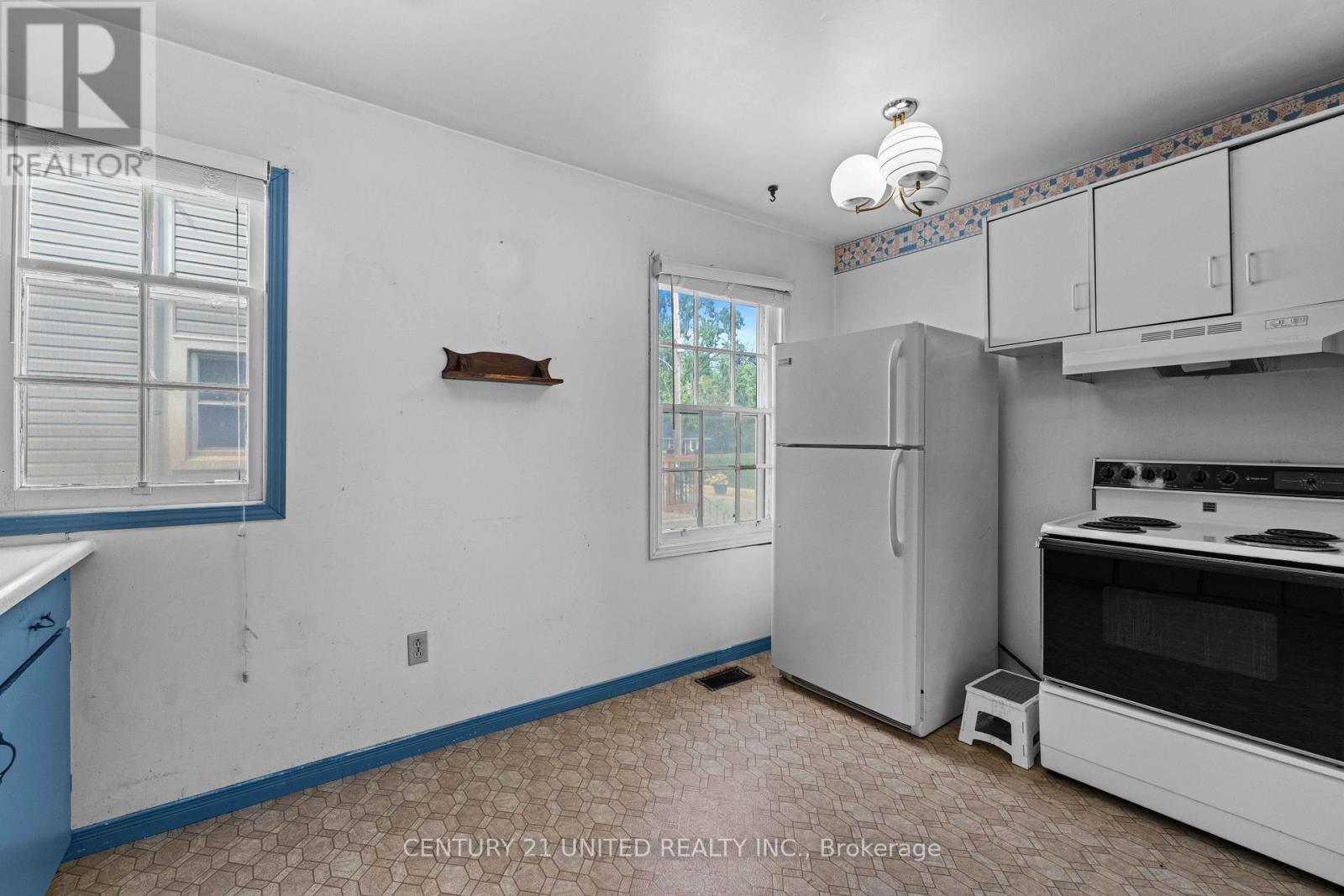 249 Woodbine Avenue, Peterborough East (Central), Ontario  K9H 1N8 - Photo 7 - X12294250