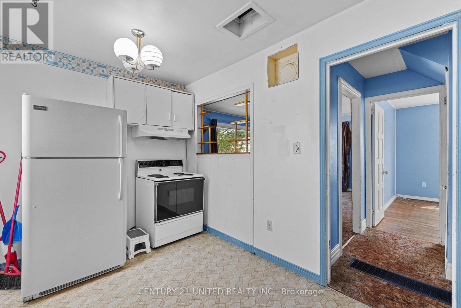 249 Woodbine Avenue, Peterborough East (Central), Ontario  K9H 1N8 - Photo 8 - X12294250