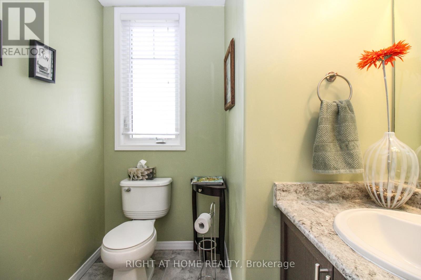 518 Joslin Street, Peterborough North (North), Ontario  K9J 6X3 - Photo 10 - X12294314