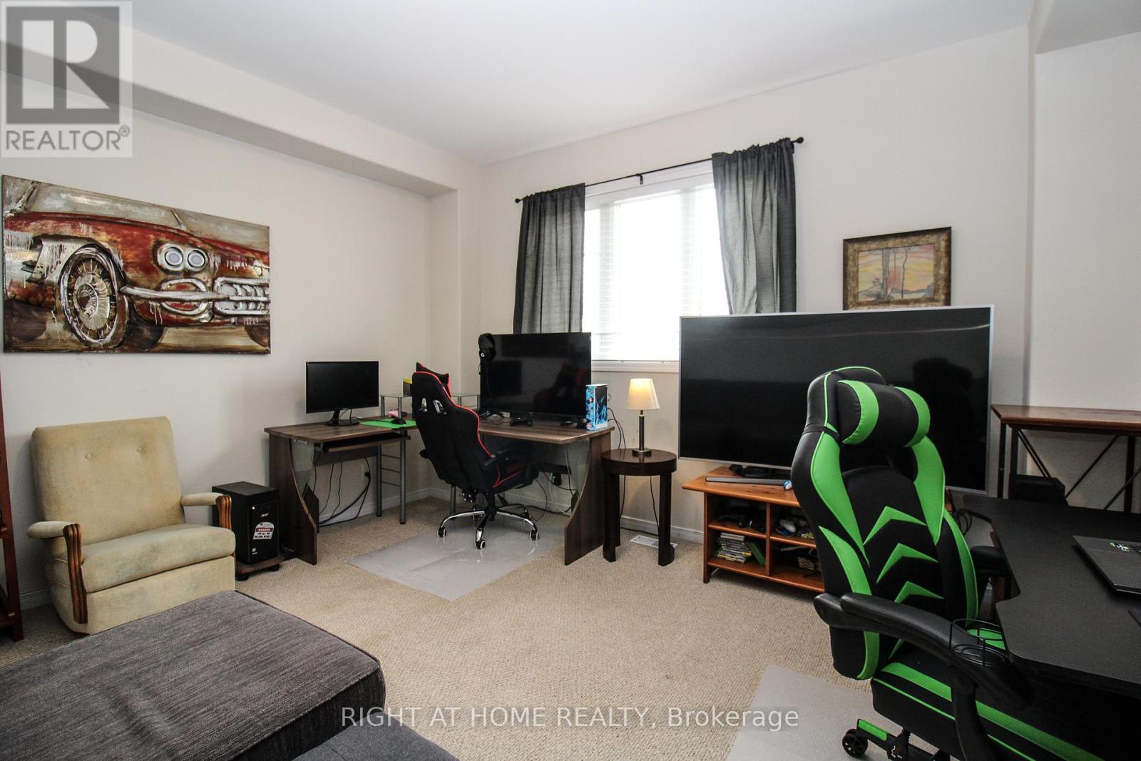 518 Joslin Street, Peterborough North (North), Ontario  K9J 6X3 - Photo 12 - X12294314