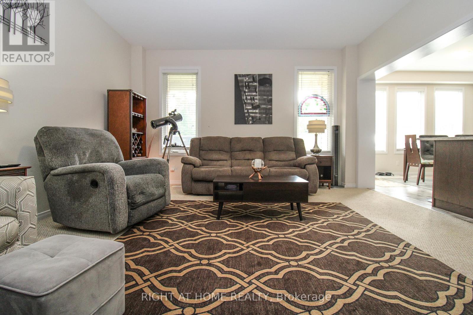 518 Joslin Street, Peterborough North (North), Ontario  K9J 6X3 - Photo 13 - X12294314
