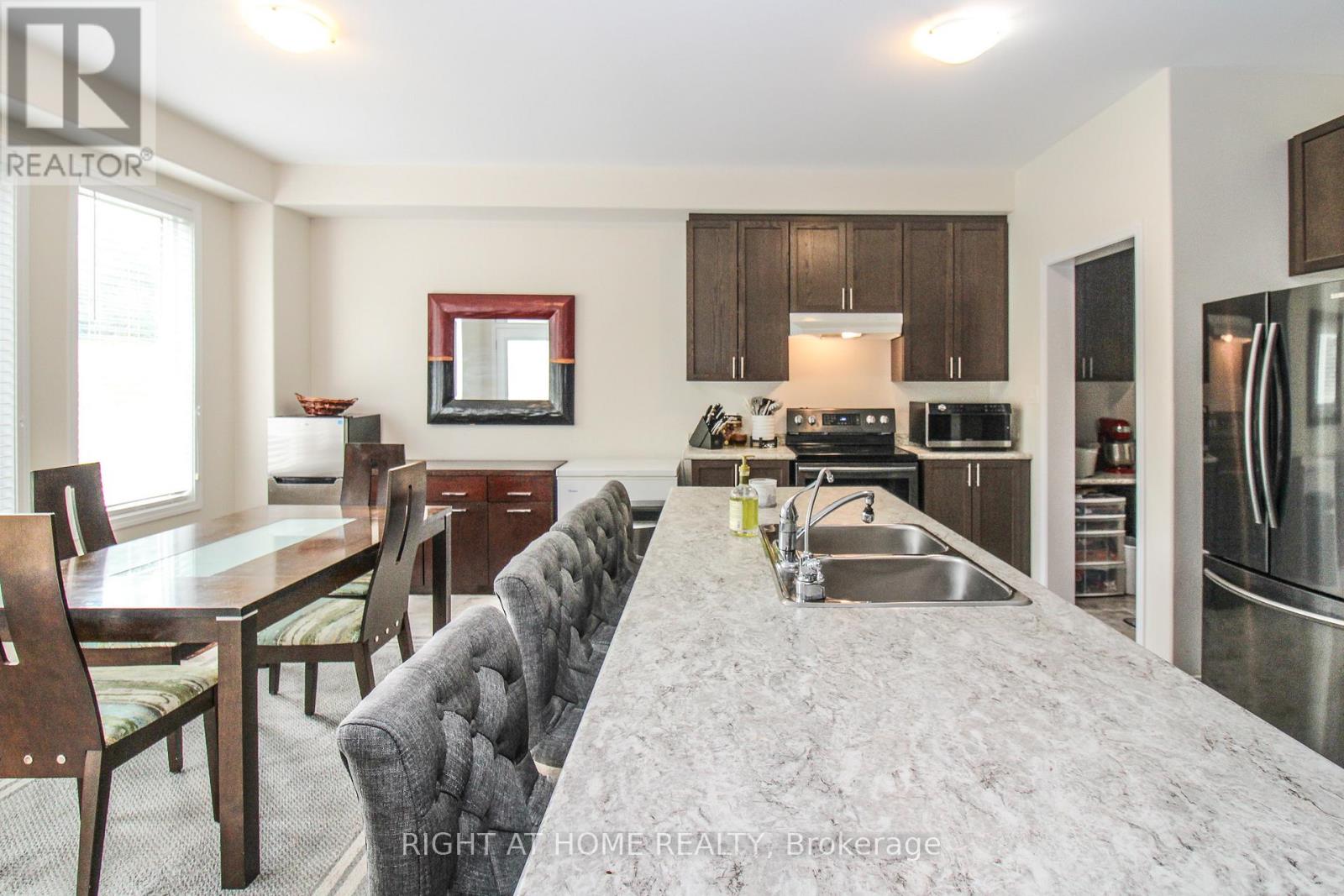 518 Joslin Street, Peterborough North (North), Ontario  K9J 6X3 - Photo 16 - X12294314