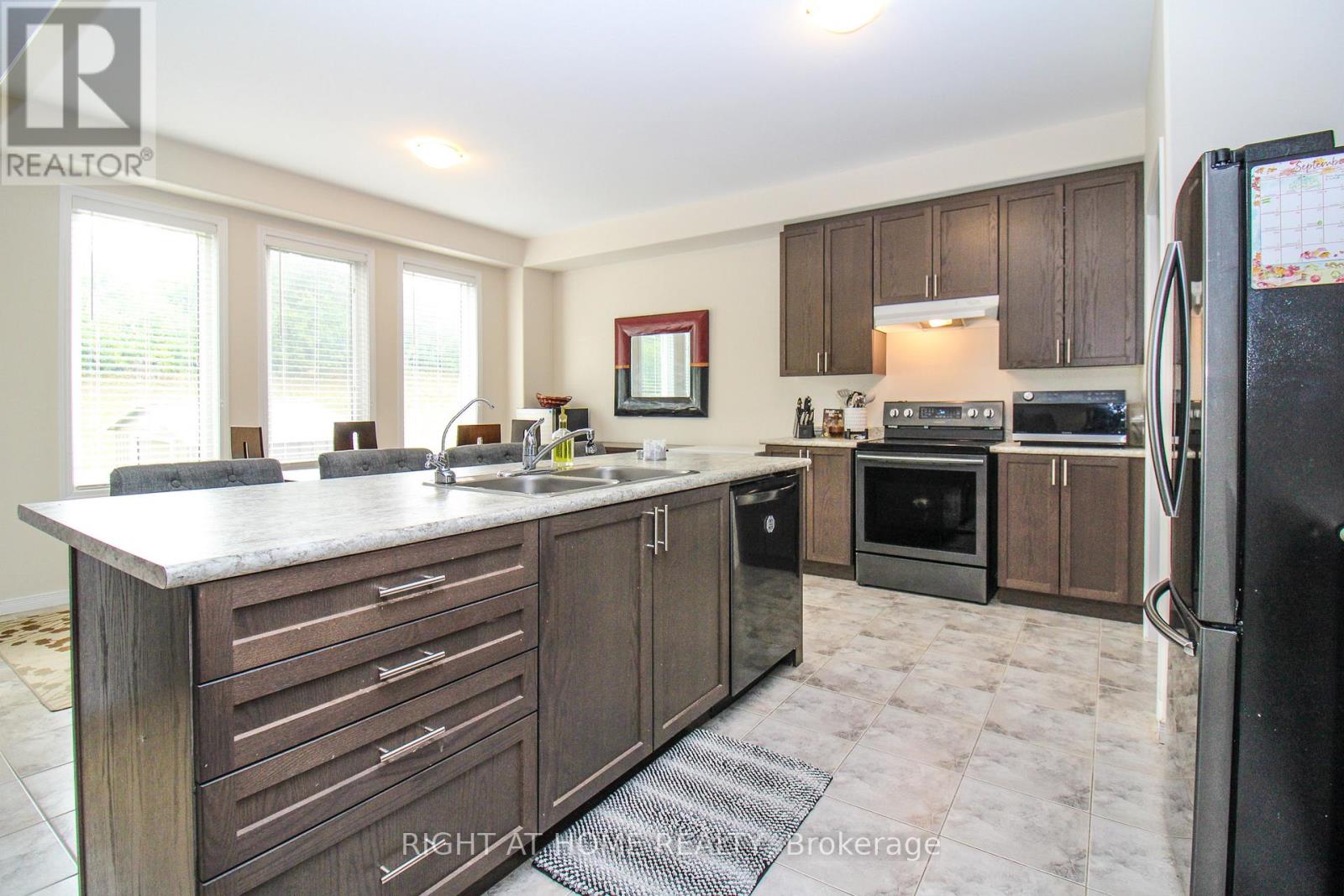 518 Joslin Street, Peterborough North (North), Ontario  K9J 6X3 - Photo 17 - X12294314
