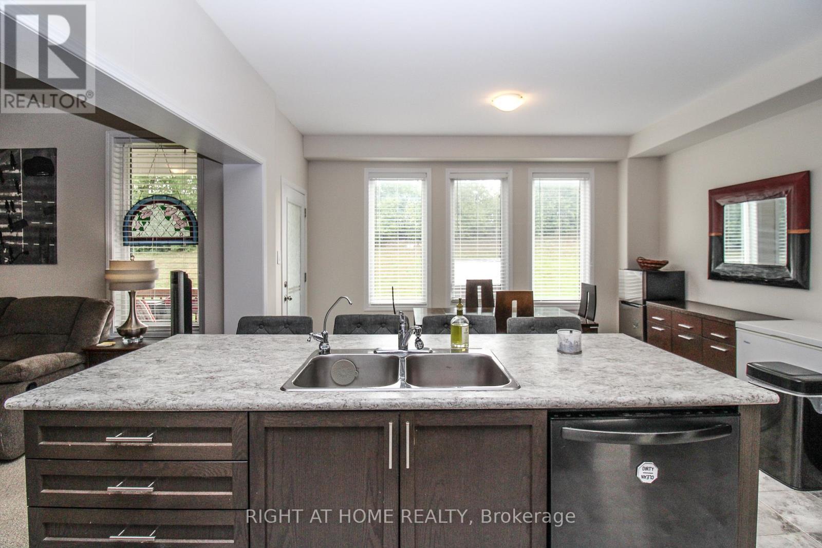 518 Joslin Street, Peterborough North (North), Ontario  K9J 6X3 - Photo 18 - X12294314