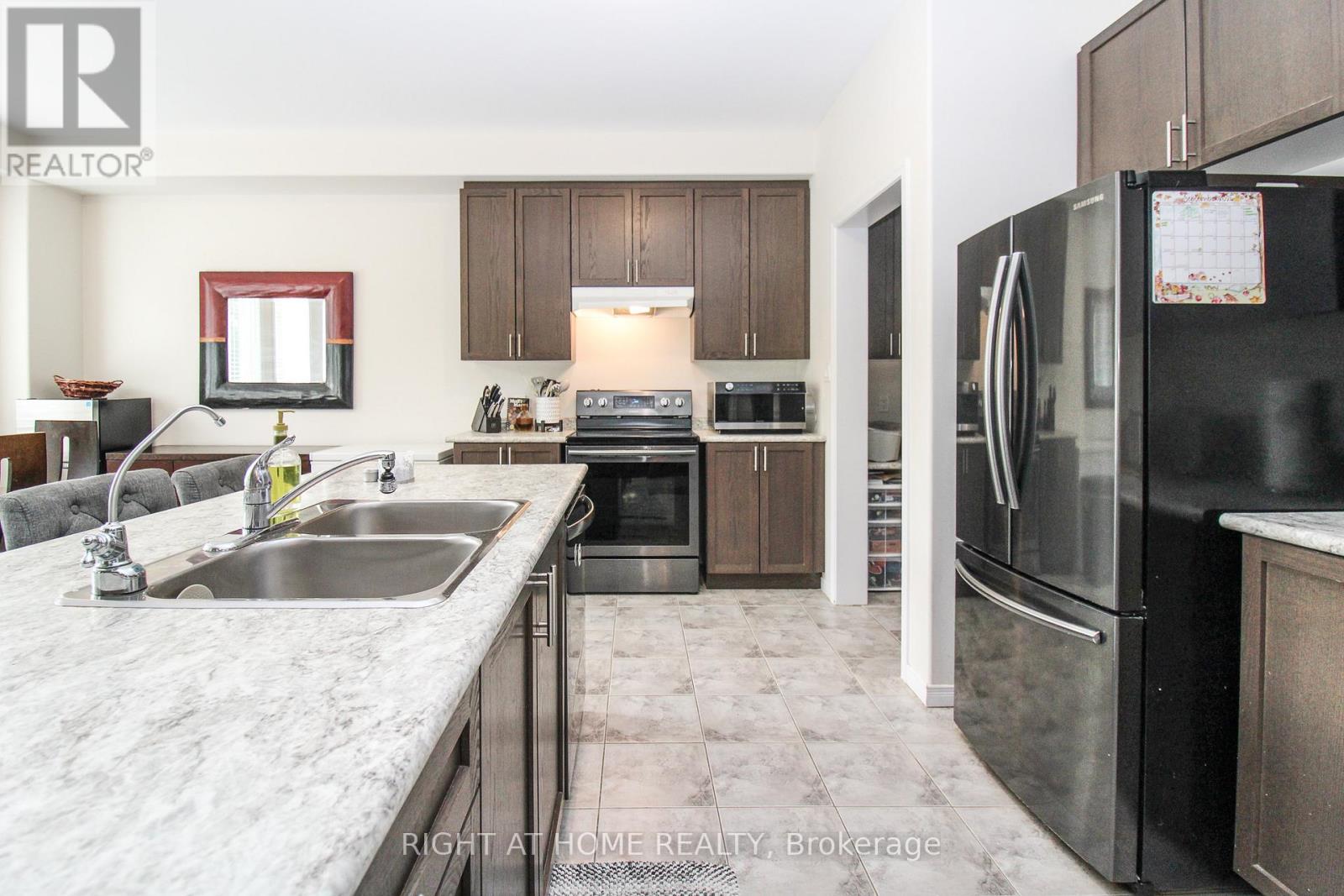 518 Joslin Street, Peterborough North (North), Ontario  K9J 6X3 - Photo 19 - X12294314