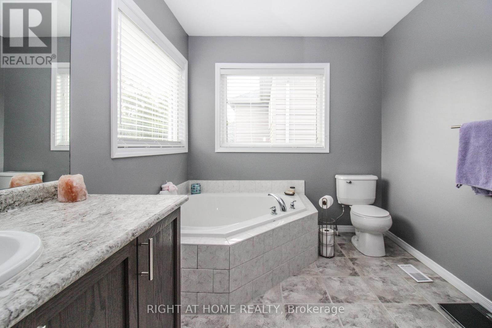 518 Joslin Street, Peterborough North (North), Ontario  K9J 6X3 - Photo 22 - X12294314