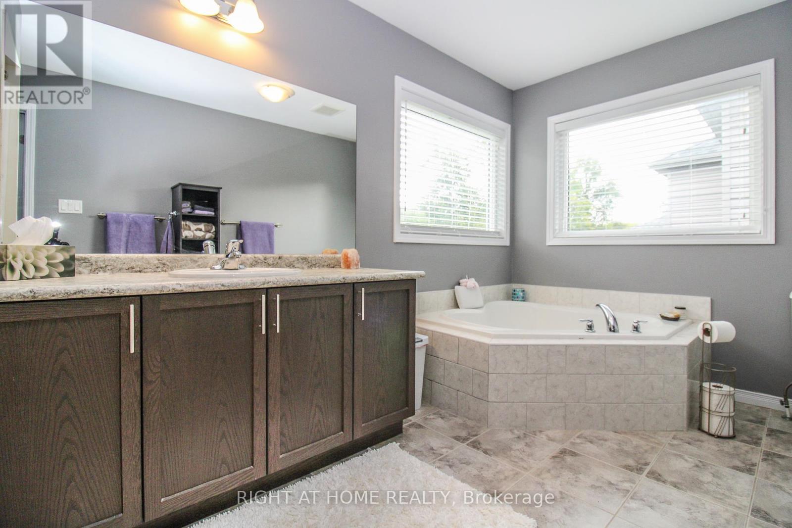 518 Joslin Street, Peterborough North (North), Ontario  K9J 6X3 - Photo 23 - X12294314