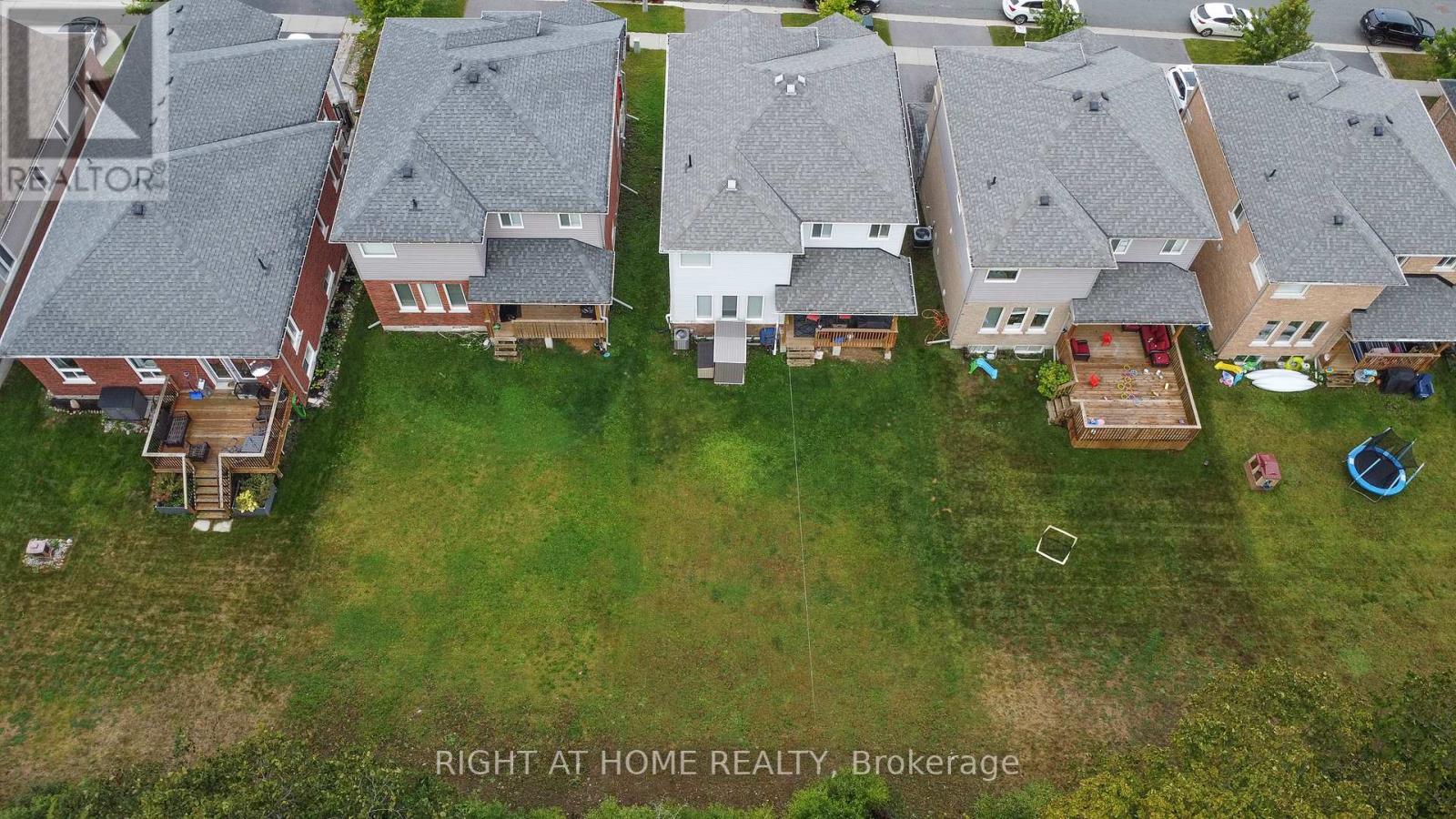 518 Joslin Street, Peterborough North (North), Ontario  K9J 6X3 - Photo 5 - X12294314