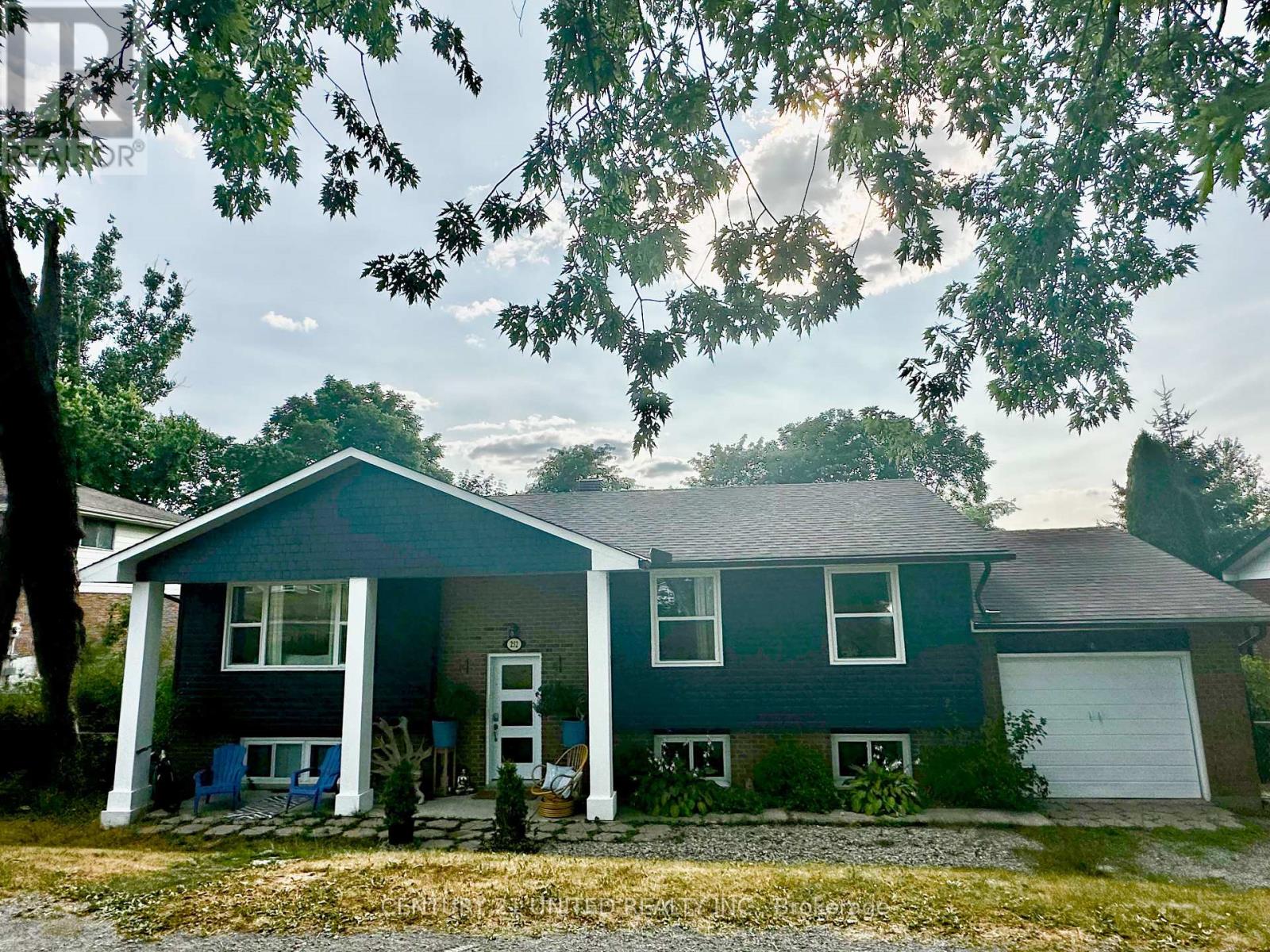 252 Queen Street, Selwyn, Ontario  K0L 2H0 - Photo 1 - X12295640