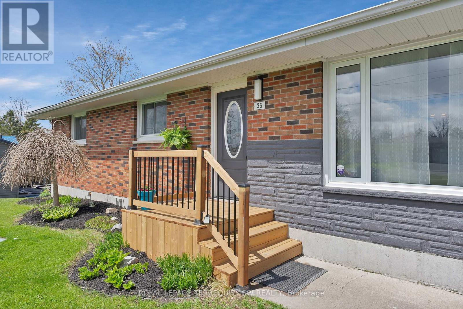 35 Queen Street W, Trent Hills (Hastings), Ontario  K0L 1Y0 - Photo 2 - X12296443
