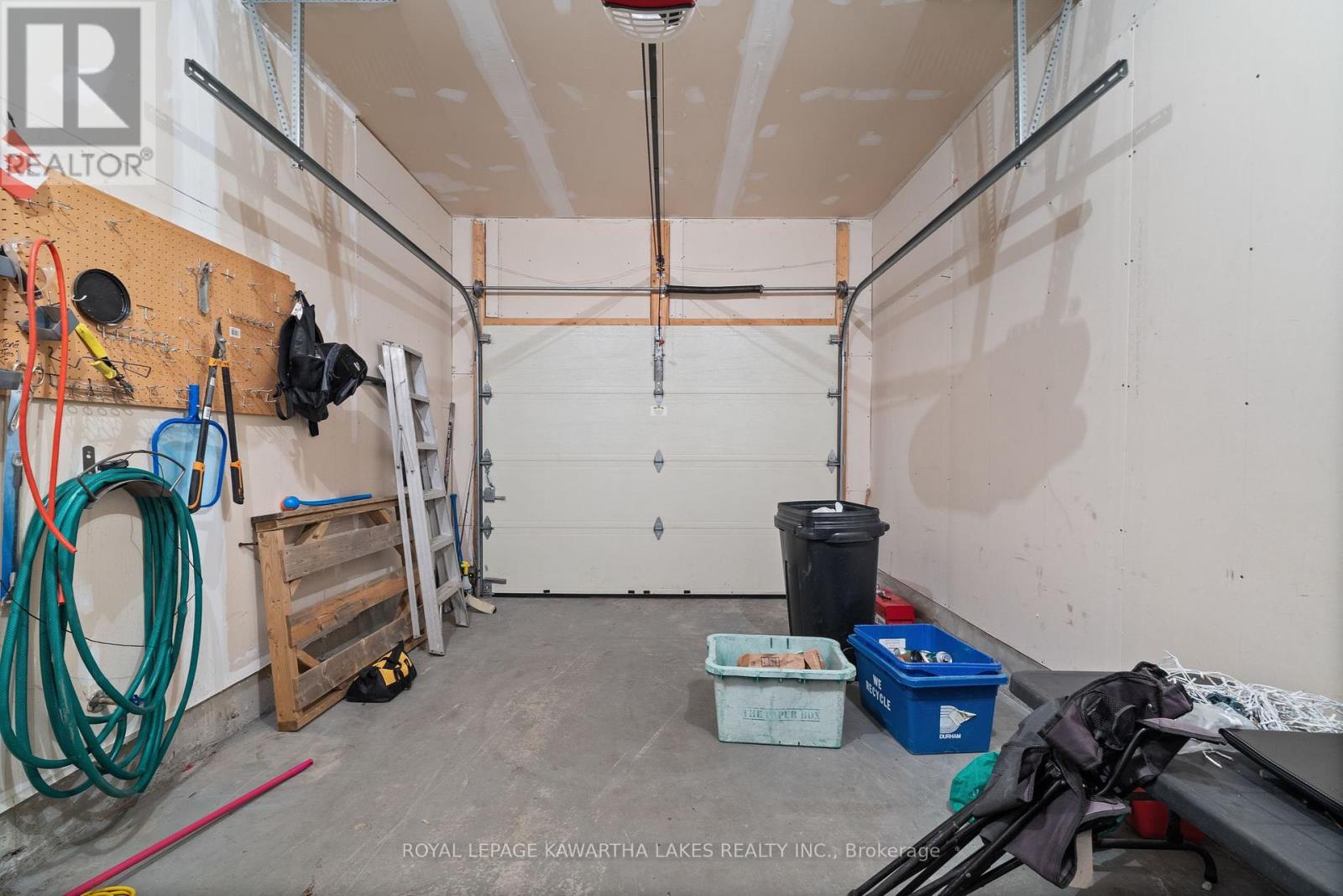 20 Lisbeth Crescent, Kawartha Lakes (Lindsay), Ontario  K9V 0C9 - Photo 31 - X12297290