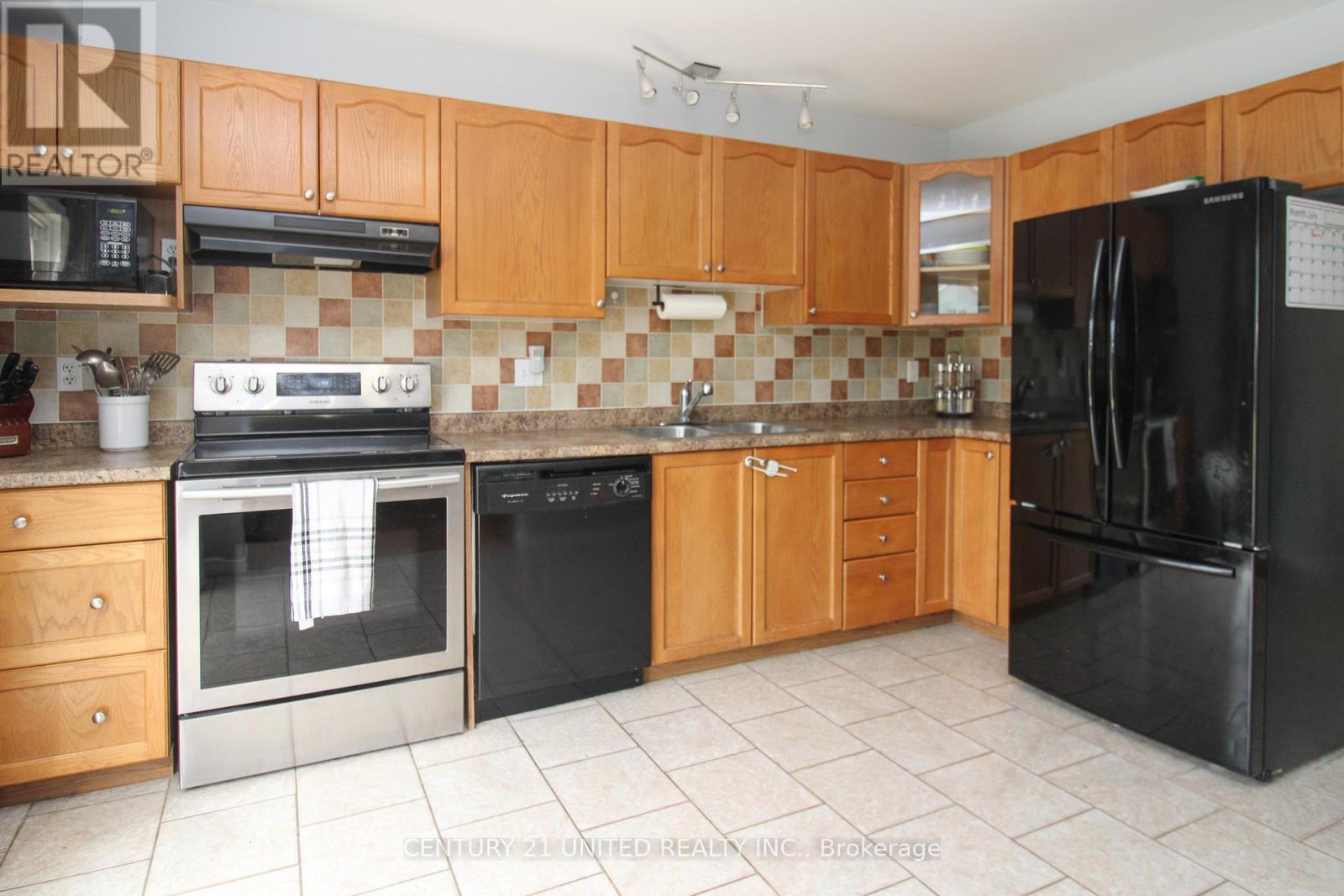 351 Spillsbury Drive, Peterborough West (South), Ontario  K9K 2N6 - Photo 10 - X12297454