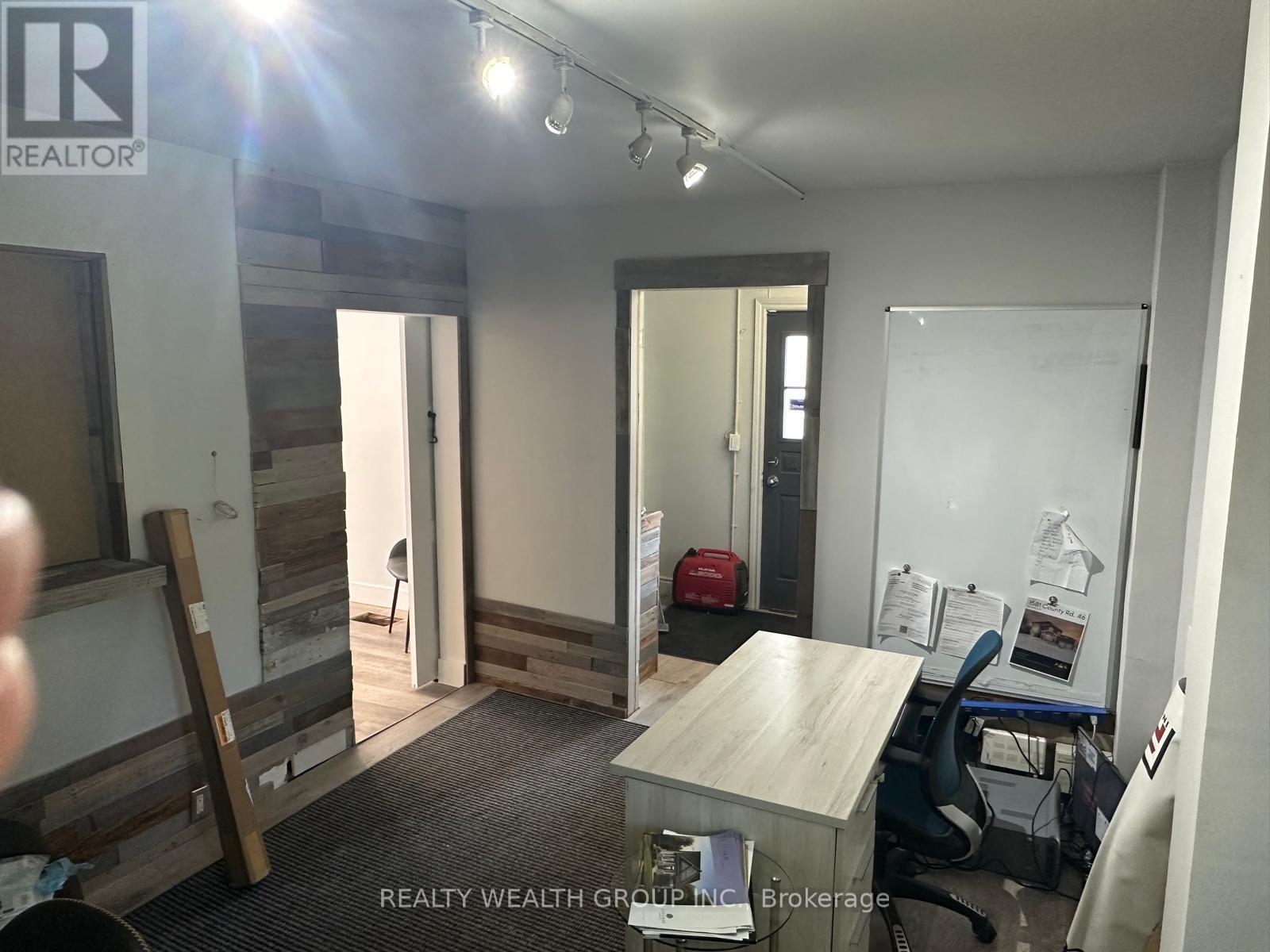 233 Kent Street W, Kawartha Lakes (Lindsay), Ontario  K9V 2Z1 - Photo 10 - X12297608