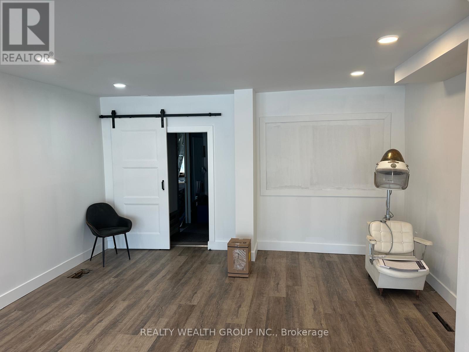 233 Kent Street W, Kawartha Lakes (Lindsay), Ontario  K9V 2Z1 - Photo 5 - X12297608